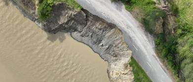 A road with a hole in the ground

AI-generated content may be incorrect.