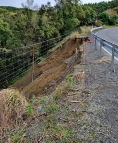 A road with a large crack in the ground

AI-generated content may be incorrect.
