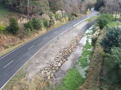 A road with a ditch

AI-generated content may be incorrect.